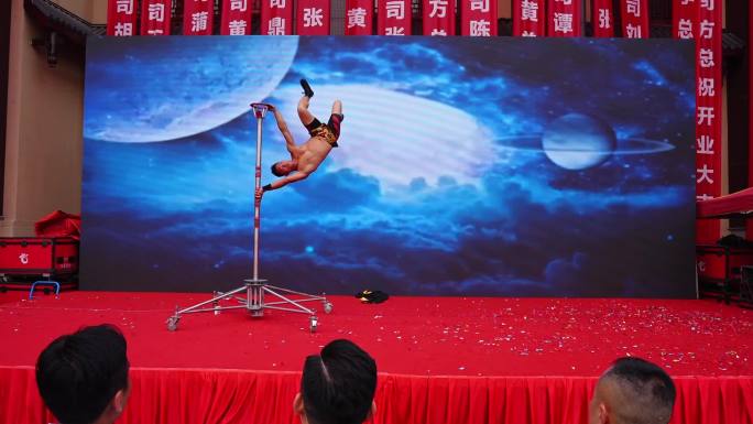 杂技表演户外表演开业庆典旋转空中力量舞蹈