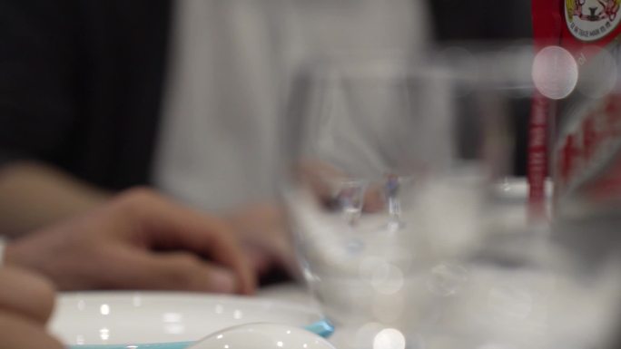 反腐 围猎 酒局  公款吃喝 茅台 应酬