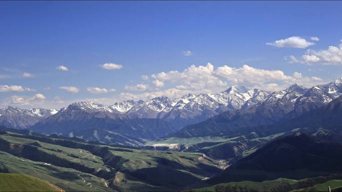 雪山下的壮丽山河