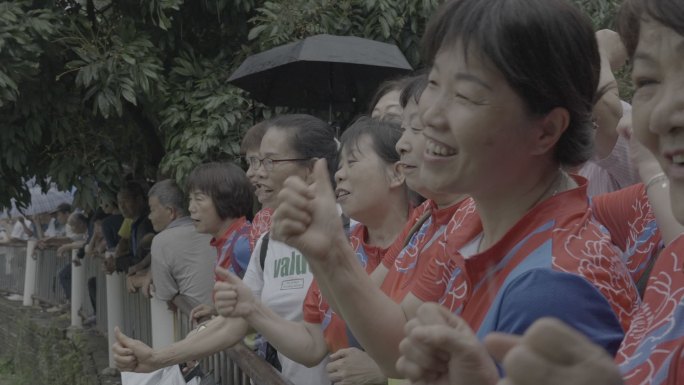 中老年人庆祝 欢呼 喜悦 人群 集体活动