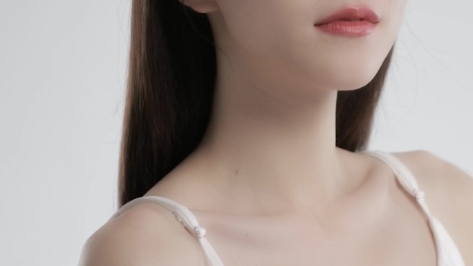 精致女性护肤展示
