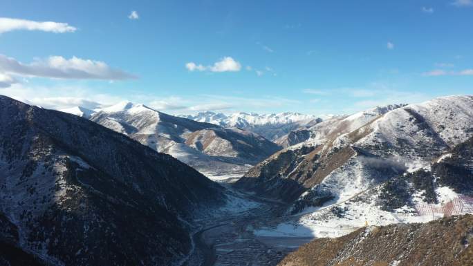 雪山峡谷壮丽航拍
