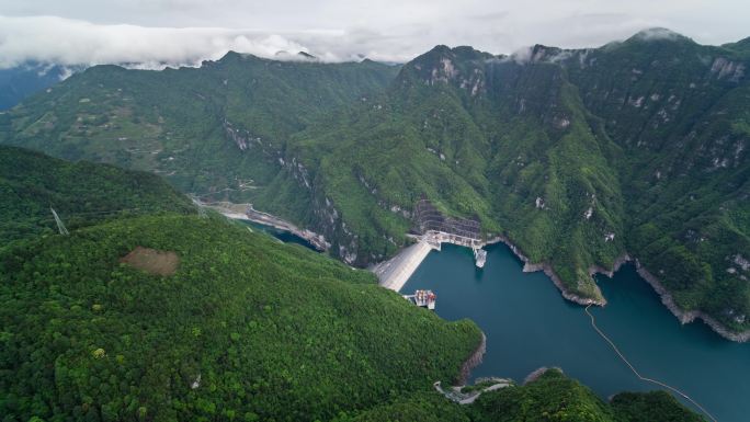 山水相依自然美景