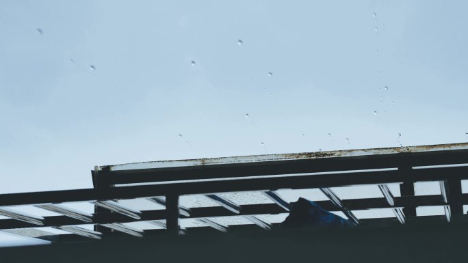 雨季下雨江南下雨意境