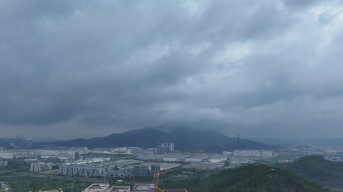 阴天下的城市远景