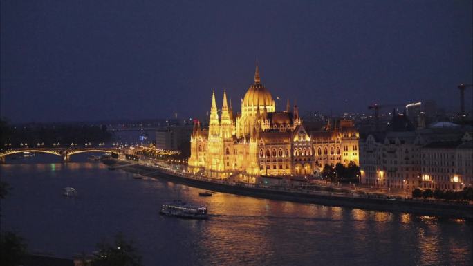 实拍匈牙利布达佩斯多瑙河夜景