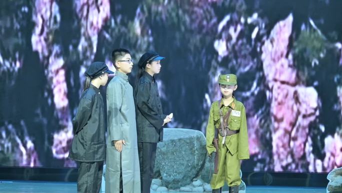 红色儿童舞台剧表演