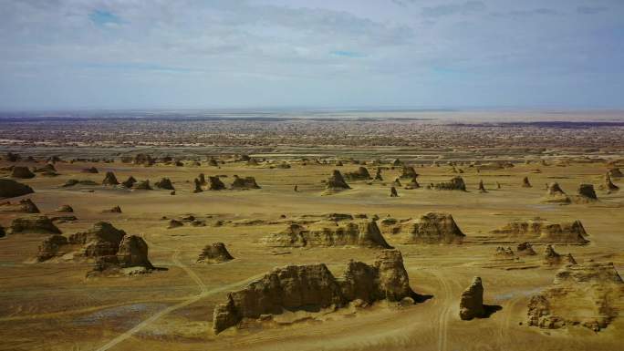 甘青大环线雅丹地貌：冷湖镇魔鬼城俄博梁