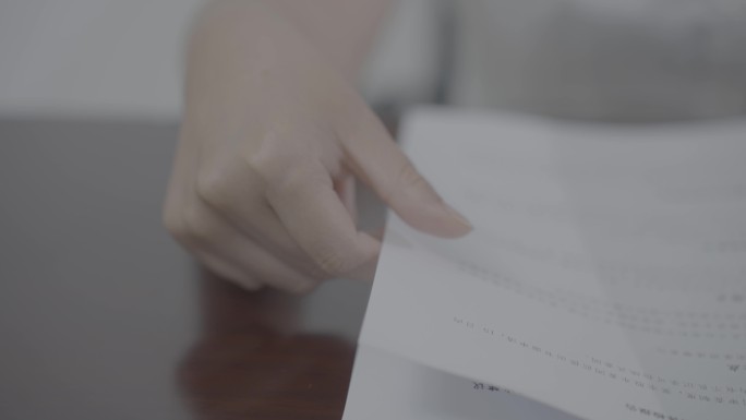 政府律师司法行政税务工作人员办公看文件