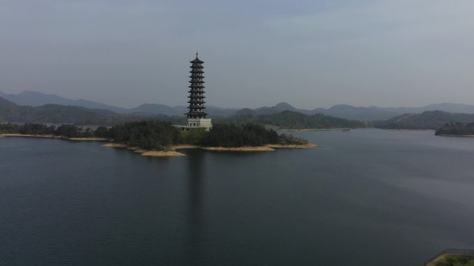 湖心岛古塔风光