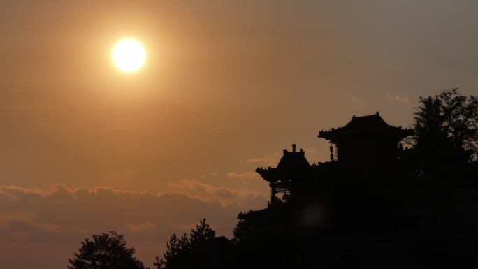 延安清凉山日落剪影，