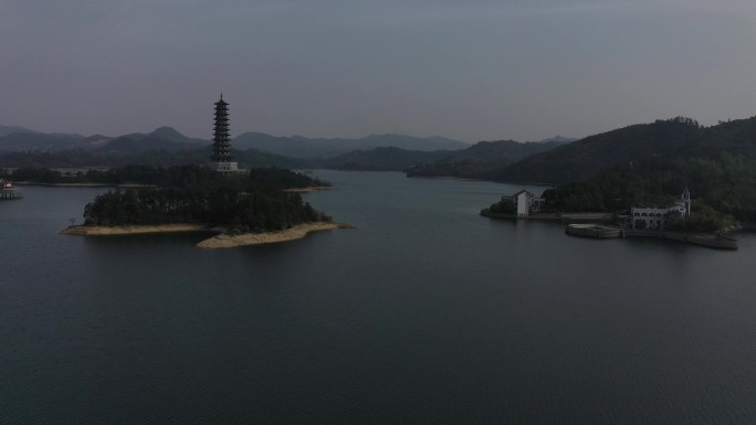 湖心岛古塔风光