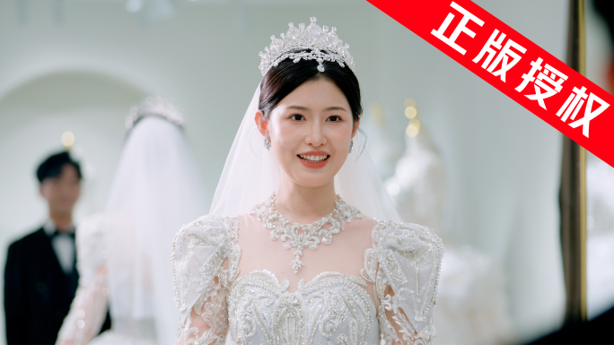 新娘在婚纱店试穿婚纱【4K】