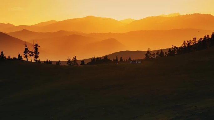 新疆阿勒泰草原夕阳