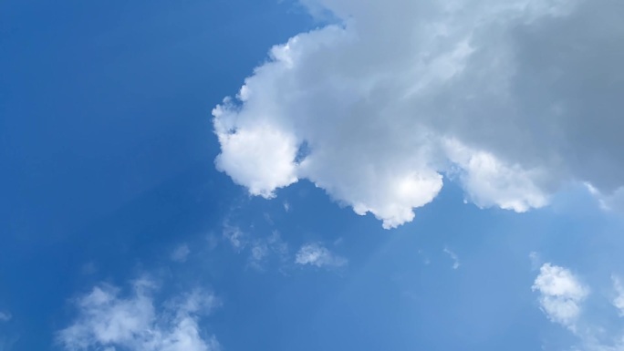 晴空万里云卷云舒