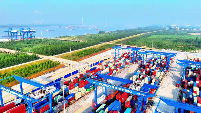 中远海运码头集装箱航拍