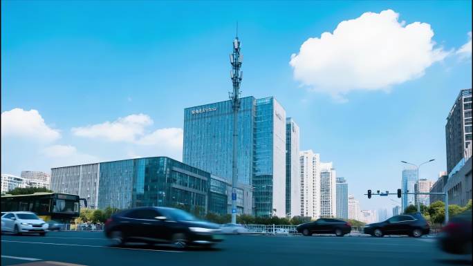 城市天际线与通信铁塔5G基站信号塔通信塔
