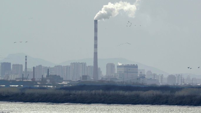 城市烟囱排放与水面