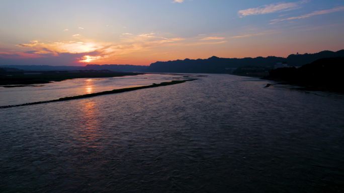 壮丽日落下的河流风光宜宾岷江