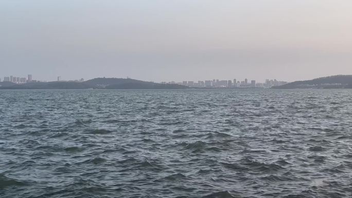 武汉东湖 清晨 湖边水面