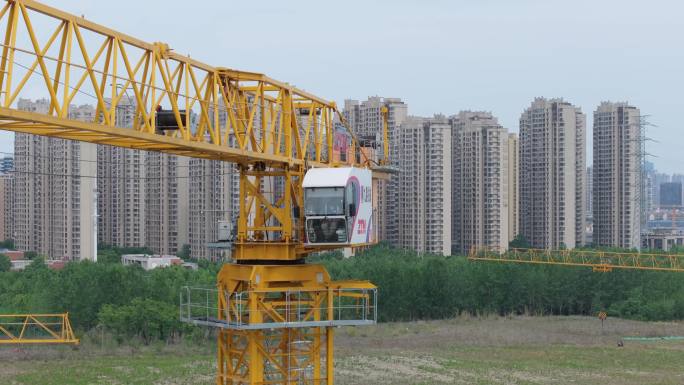 城市建设中的塔吊
