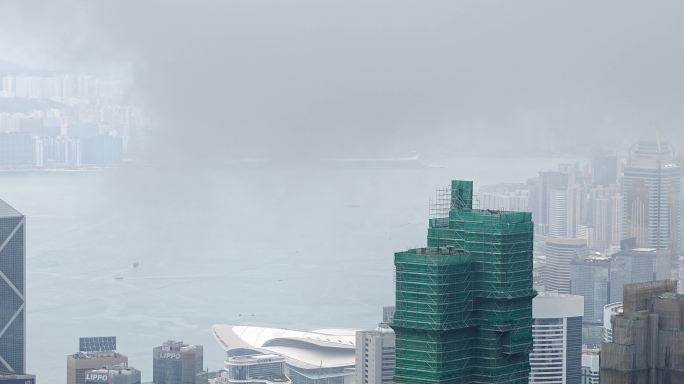 香港太平山顶俯瞰维多利亚港风起云涌