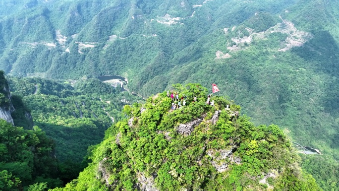 绿色山峦自然风光