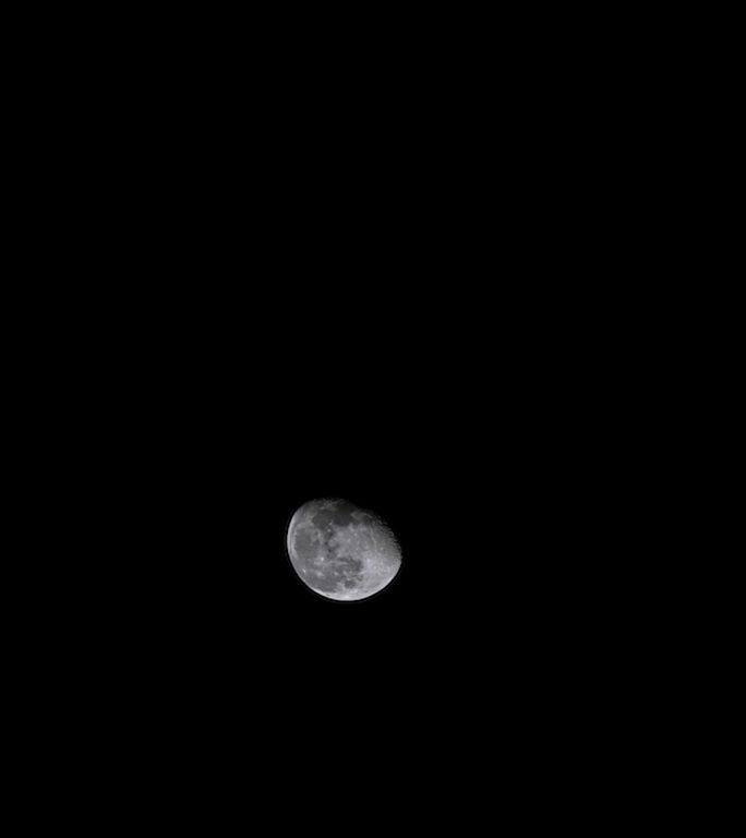 夜空中升起的月亮延时