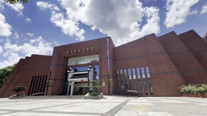 庄严肃穆的纪念馆建筑