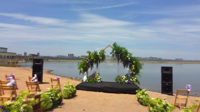 中国死海沙滩婚礼布场-婚庆场布-海滩婚礼