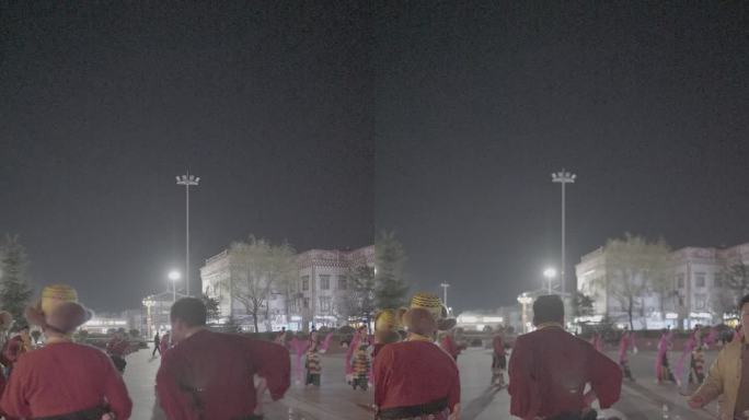 云南香格里拉 热闹的广场德钦弦子舞