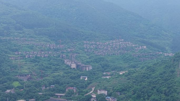 重庆北碚缙云山上的烂尾别墅4K