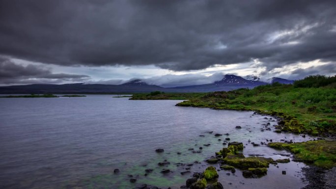 午夜太阳在Thingvellir，冰岛-时间流逝