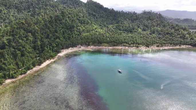 巴拉望岛的椰子海滩航拍广角，菲律宾热带异域旅行目的地。