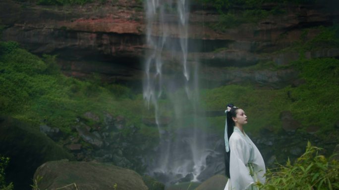 古风女子瀑布国风小船笛子古装神话唯美意境