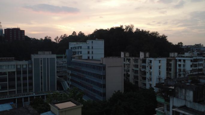城市建筑群的日落景观