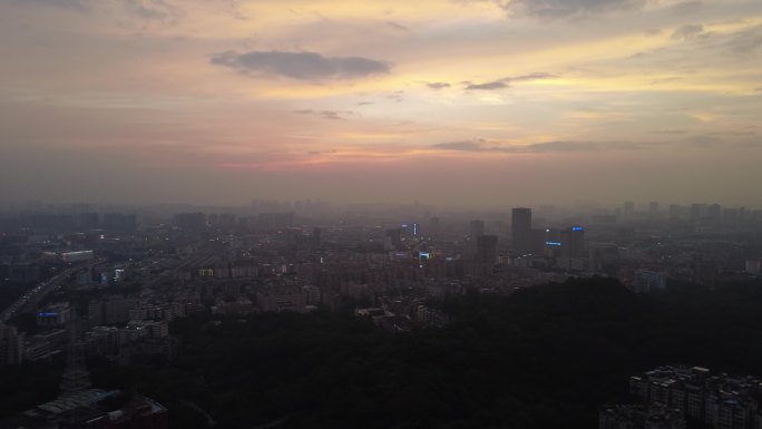 城市夜景与绚丽晚霞