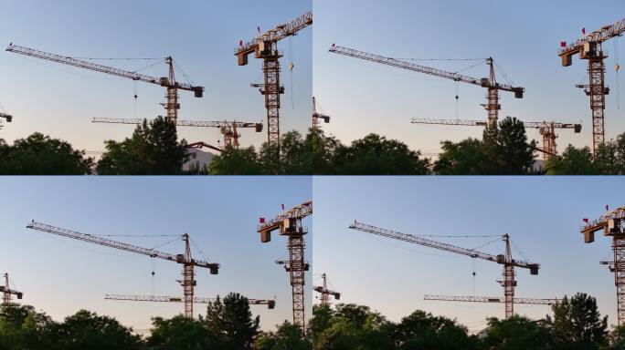 夕阳下城市建设中的塔吊群
