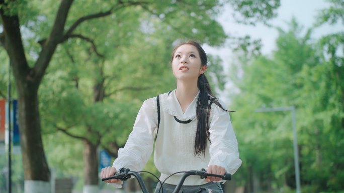 青春阳光追梦大学校园文化校园生活女大学生