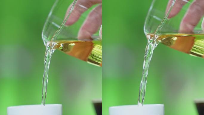 竖屏 小暑节气 小暑 倒茶 茶杯 特写