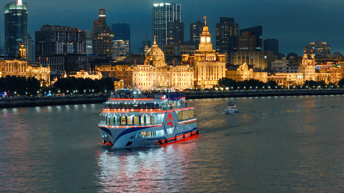 上海外滩黄浦江游船夜景