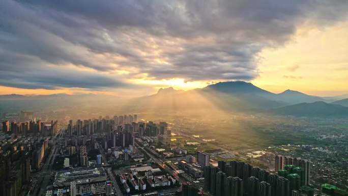贵港平天山夕阳耶稣光航拍视频素材