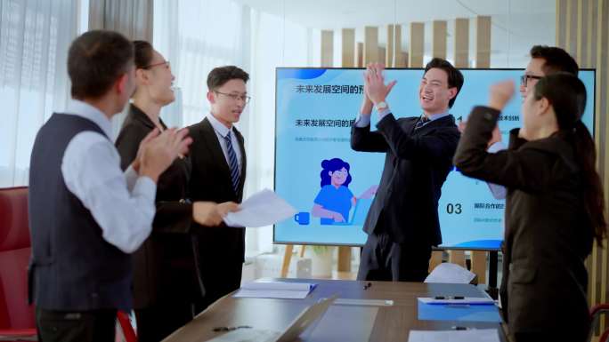 商务会议团队庆祝成功