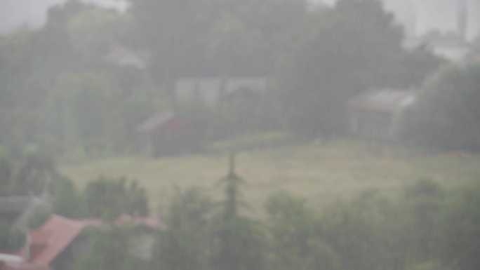 智利南部下大雨