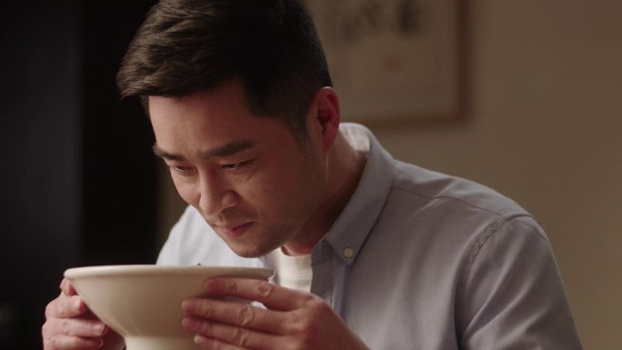 面馆 煮面 吃面 回乡 乡愁 寄托 情感