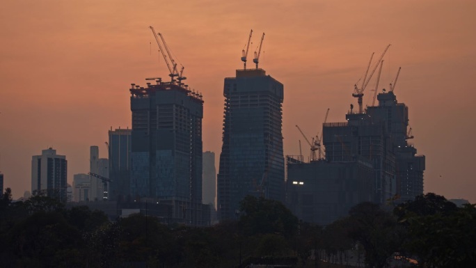日落时建筑工地的延时录像