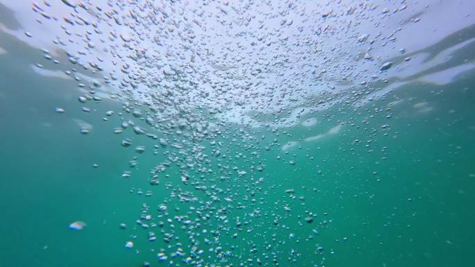 水下气泡上升 水下气泡