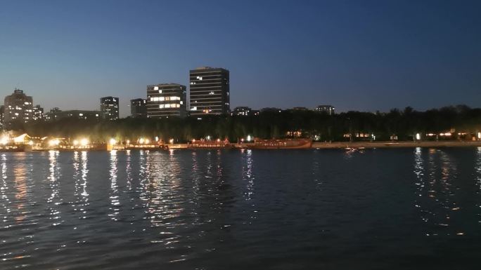 静谧夜晚城市风光