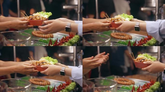 销售有不同卖点的食品，很好地吸引了顾客