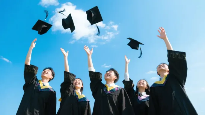 毕业毕业季学士服毕业典礼大学青春前程似锦